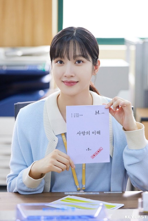 Potret Moon Ga Young dalam drama 'The Interest of Love'