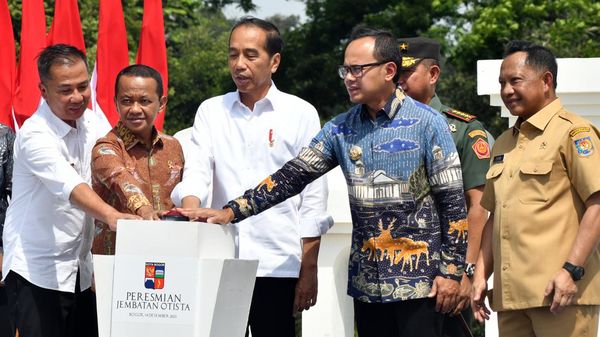 Foto-foto Jokowi Resmikan Jembatan Otista Bogor
