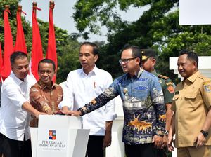 Foto-foto Jokowi Resmikan Jembatan Otista Bogor
