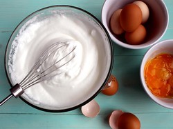 Punya Banyak Sisa Putih Telur? Manfaatkan dengan 5 Cara Ini