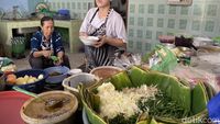 Di Warung Ini Ada Rujak Cingur dan Es Kolak yang Kondang sejak 1969