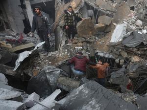 Israel Serang Rumah Jurnalis di Gaza, 28 Orang Tewas