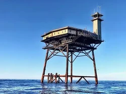 Hotel Paling Berbahaya di Dunia Ini Bikin Tamu Terjebak di Tengah Laut