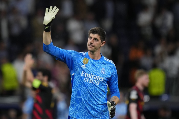 FILE - Real Madrids goalkeeper Thibaut Courtois waves to fans at the end of the Champions League semifinal first leg soccer match between Real Madrid and Manchester City at the Santiago Bernabeu stadium in Madrid, Spain, Tuesday, May 9, 2023. Real Madrid says goalkeeper Thibaut Courtois has torn a ligament in his left knee and will require surgery. Local media reports that the injury occurred during training. (AP Photo/Manu Fernandez, File)
