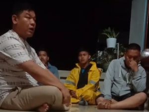 Viral Video Kades di Ogan Ilir Arahkan Warga Pilih Caleg Tertentu Viral Video Kades di Ogan Ilir Arahkan Warga Pilih Caleg Tertentu