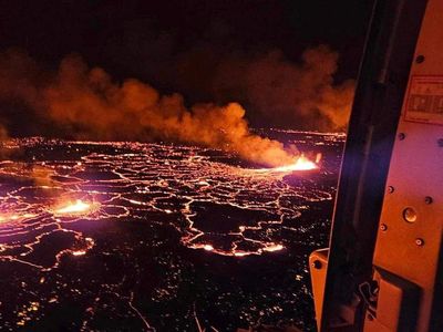Penampakan Aliran Lava Gunung Berapi di Islandia Bak Neraka Bumi