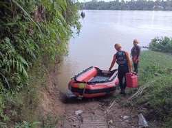 Amri Dilaporkan Tenggelam Pulang dari Masjid, Sandal Ada di Tepi Sungai