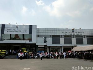 Pendaftaran P3K Dibuka, Ratusan Pemohon SKCK Padati Polrestabes Surabaya