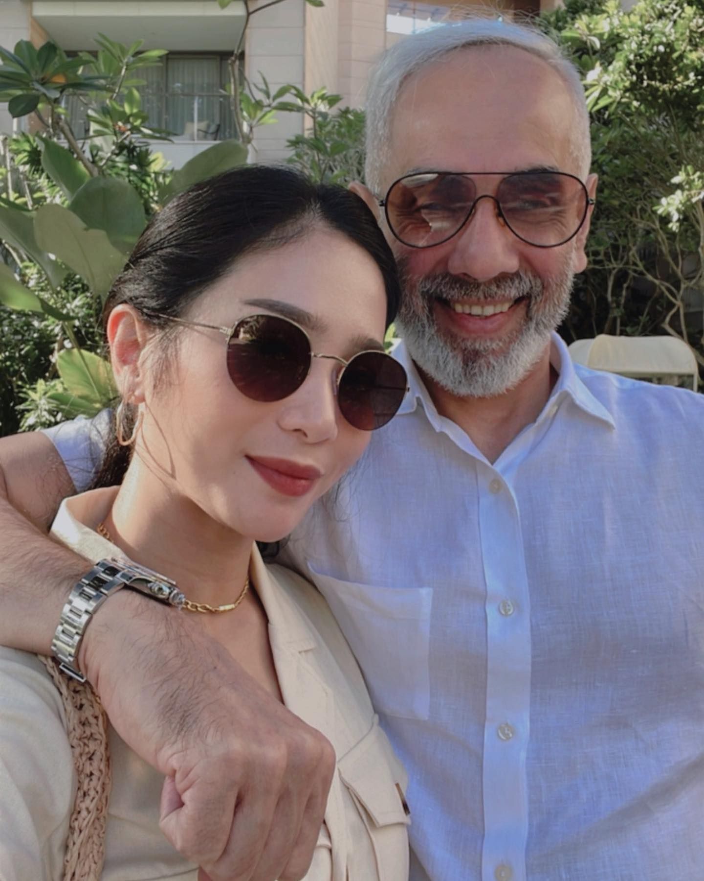 Bunga Zainal dan Suami