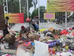 Pedemo yang Buang Sampah di Pendopo Sidoarjo Bukan Petugas Kebersihan DLHK
