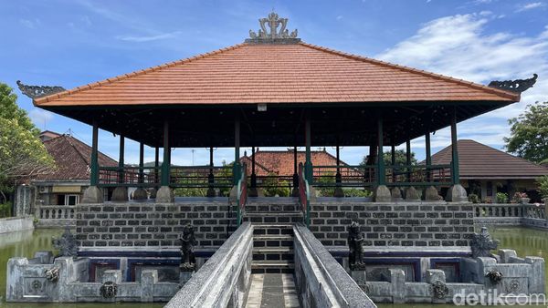 Destinasi Wisata Sejarah di Puri Agung Karangasem