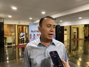 Eks Ketum PSSI Iwan Bule Berpeluang Melenggang ke Senayan Eks Ketum PSSI Iwan Bule Berpeluang Melenggang ke Senayan