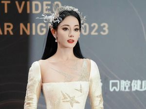 Transformasi Dilraba Dilmurat, Artis Keturunan Uyghur yang Cantik Sejak Bayi Transformasi Dilraba Dilmurat, Artis Keturunan Uyghur yang Cantik Sejak Bayi