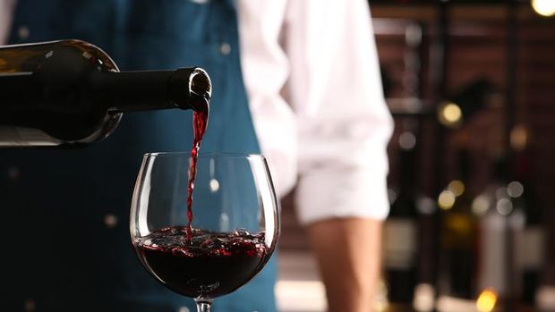 Minum Red Wine Disebut Picu Sakit Kepala, Peneliti Temukan Penyebabnya