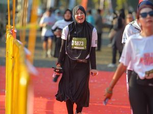 10 Foto Natasha Rizky Tampil Syari Saat Lari 5K, Tuai Pujian 10 Foto Natasha Rizky Tampil Syari Saat Lari 5K, Tuai Pujian