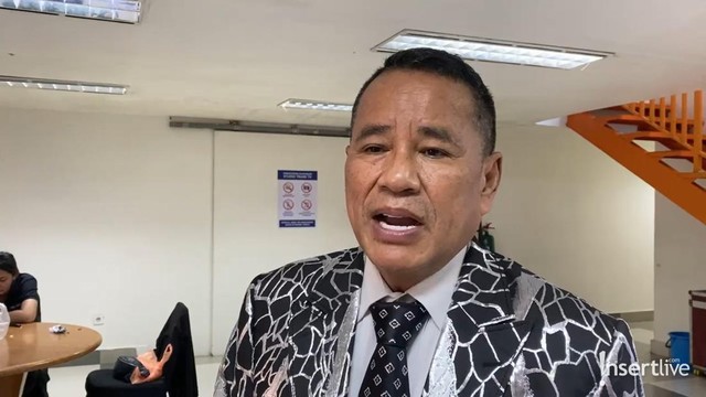 Berita Viral Selebriti dari InsertLive : Terpopuler: Alasan Hotman Paris Ogah Jadi Pengacara Paula Vs Produk Makanan Mengandung Babi