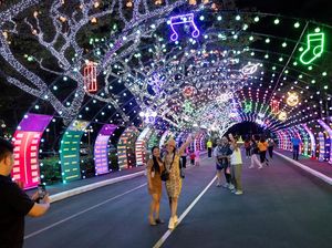 Jelang Natal, Manila Berhias Lampu Warna-warni