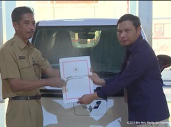 Jokowi Kasih 1 Wuling Air ev Buat Dioprek Murid SMK di Kedungwuni