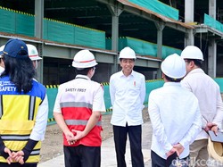 Jokowi Tinjau Hotel Nusantara di IKN, Yakin Rampung Sebelum Agustus 2024