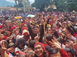 Kaesang di Depan Warga Brebes: Saya Bukan Gibran, Beda Orang Ya Bu