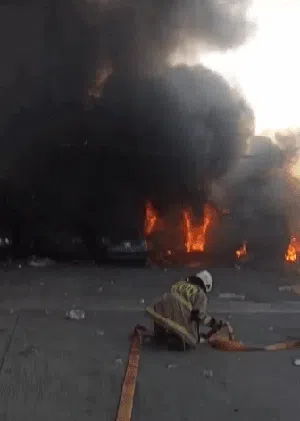 Kebakaran di Pool Dishub Jakbar, 15 Bangkai Mobil Hangus Terbakar