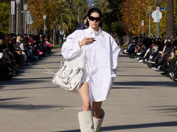 10 Koleksi Busana Balenciaga Fall 2024 yang Terinspirasi Hollywood