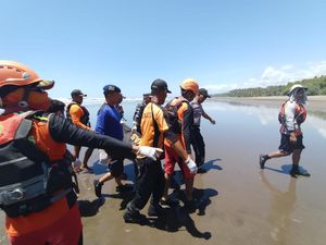 Pria Asal Banyuwangi yang Hilang di Pantai Pengeragoan Ditemukan Tewas Pria Asal Banyuwangi yang Hilang di Pantai Pengeragoan Ditemukan Tewas