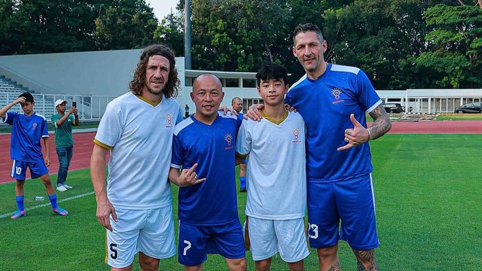 Dua legenda sepakbola dunia, Carles Puyol dan Marco Materazzi berkunjung ke Indonesia. Keduanya membawa misi untuk menggaungkan Piala Eropa 2024.