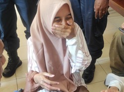 Berawal Iseng, Eh Jari Mahasiswi Ini Malah Terjepit di Kursi Besi Kampus