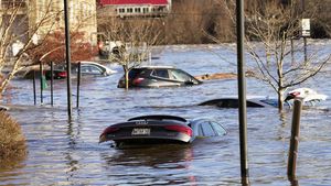 Mobil-mobil Terendam Banjir Usai Badai Hebat Terjang AS