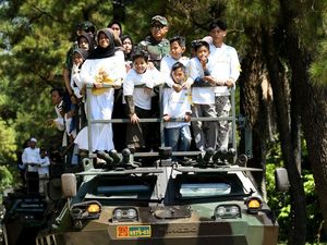 Hari Juang TNI AD dan HUT Kodam Jaya, Pangdam Beri Santunan 5.000 Anak Yatim Hari Juang TNI AD dan HUT Kodam Jaya, Pangdam Beri Santunan 5.000 Anak Yatim