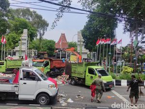 Penjelasan Pemkab Sidoarjo soal Demo Buang Sampah di Depan Pendopo