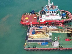 Efisiensi BBM, Pertamina Trans Kontinental Pasang PLTS di Kapal Derek