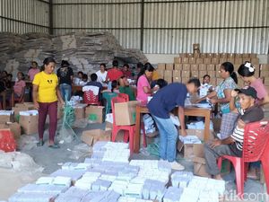 Tour Guide-IRT Sortir 1 Juta Surat Suara di Labuan Bajo, Upah Rp 281