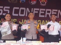 Polisi Bongkar Peredaran 144 Kg Sabu dari Pasutri di Surabaya
