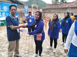 Relawan Caleg Lampung Umroni Bagi Amplop hingga Libatkan Anak-anak