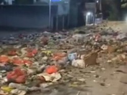 Penampakan Joroknya Sampah Berserakan di Jalan Antang Raya Makassar