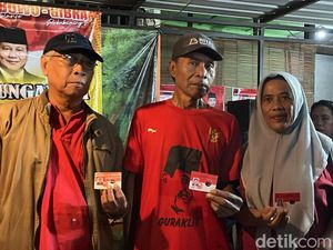 Ngaku Simpatisan PDIP, Puluhan Warga Solo Deklarasi Dukung Prabowo-Gibran