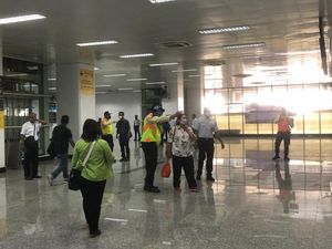 Ada Penumpang KRL Sempat Bingung Saat Perubahan Jalur Manggarai Ada Penumpang KRL Sempat Bingung Saat Perubahan Jalur Manggarai