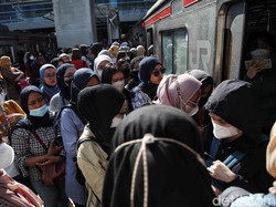 KAI Commuter Sebut Okupansi KRL Belum Sampai 50%, tapi...