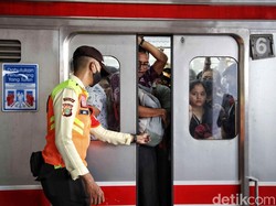 Keluh Kesah Penumpang KRL Akibat Kereta Kebanyakan 8 Rangkaian