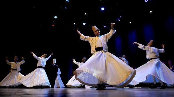 Tarian Sufi Peringati Wafatnya Penyair Religi Jalaluddin Rumi