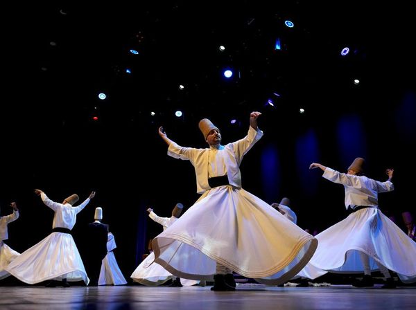 Tarian Sufi Peringati Wafatnya Penyair Religi Jalaluddin Rumi