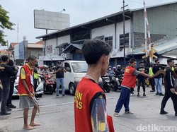 Rekonstruksi Tawuran Gangster Surabaya Sempat Disetop 3 Kali Saat KA Lewat