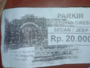 Heboh Tarif Parkir Tak Wajar di Kawasan Keraton Kasepuhan Cirebon Heboh Tarif Parkir Tak Wajar di Kawasan Keraton Kasepuhan Cirebon