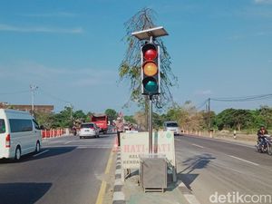 Pelan-pelan! Simpang Exit Tol Kuncen Klaten Mulai Dipasangi Traffic Light