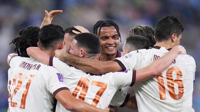 Manchester City players Celebrate after Mateo Kovacic scored their second goal during the Soccer Club World Cup semifinal soccer match between Urawa Reds and Manchester City FC at King Abdullah Sports City Stadium in Jeddah, Saudi Arabia, Tuesday, Dec. 19, 2023. (AP Photo/Manu Fernandez)