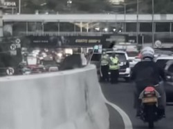 Viral Motor Pelat Polri Masuk JLNT Casablanca, Polisi Pastikan Ditindak