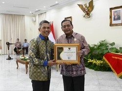 WIKA Pertahankan Predikat Badan Publik Informatif