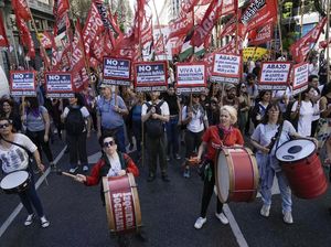 Aksi Warga Argentina Turun ke Jalan Protes Kebijakan Ekonomi Pemerintah